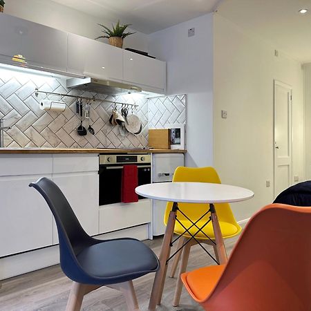 Kensington Studio Hosted By Airoperate Near Notting Hill - 1 Double Bed , 1 Sofa Bed, Ground Floor Apartment Via Private Entrance London Eksteriør bilde