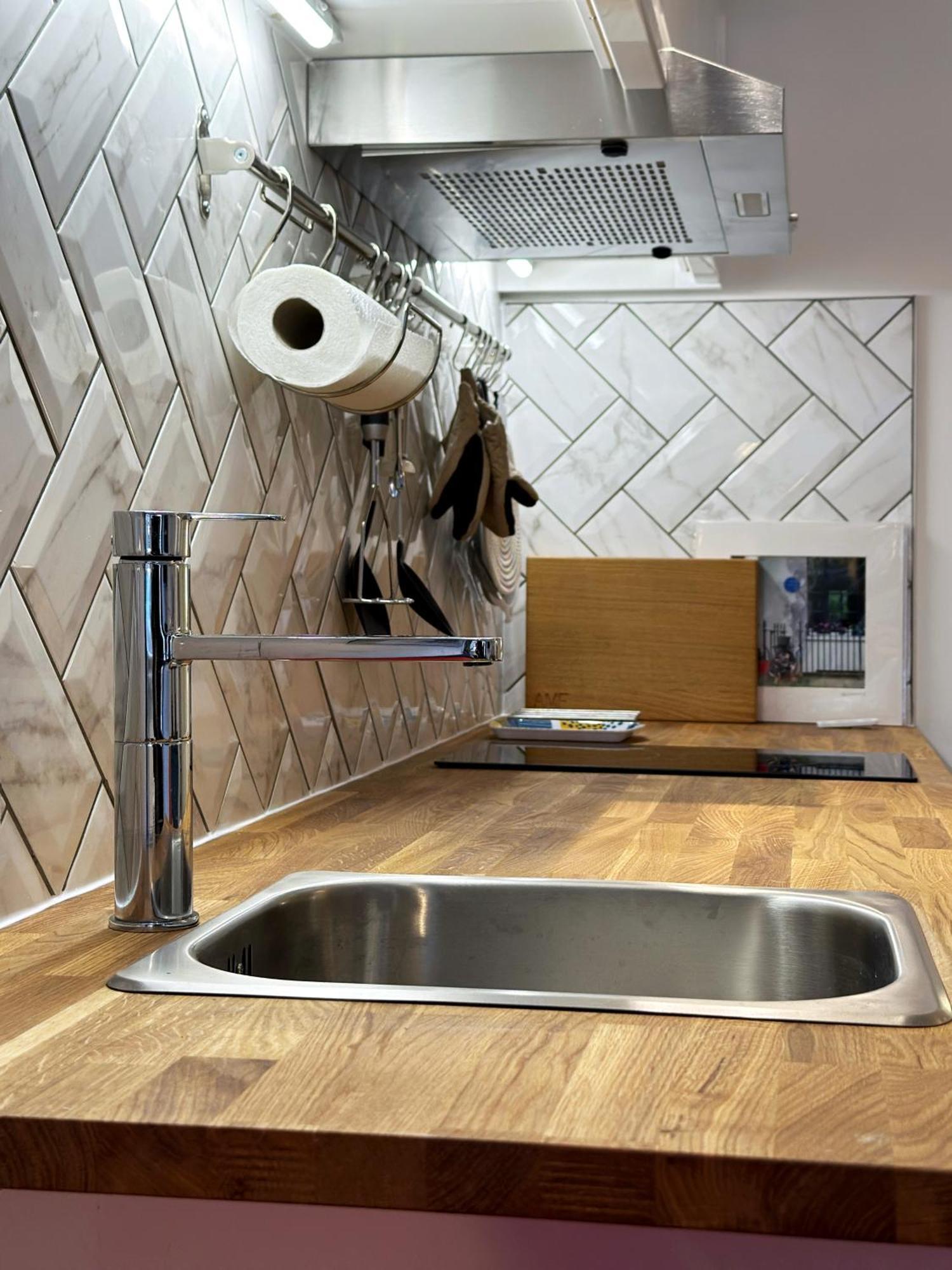 Kensington Studio Hosted By Airoperate Near Notting Hill - 1 Double Bed , 1 Sofa Bed, Ground Floor Apartment Via Private Entrance London Eksteriør bilde