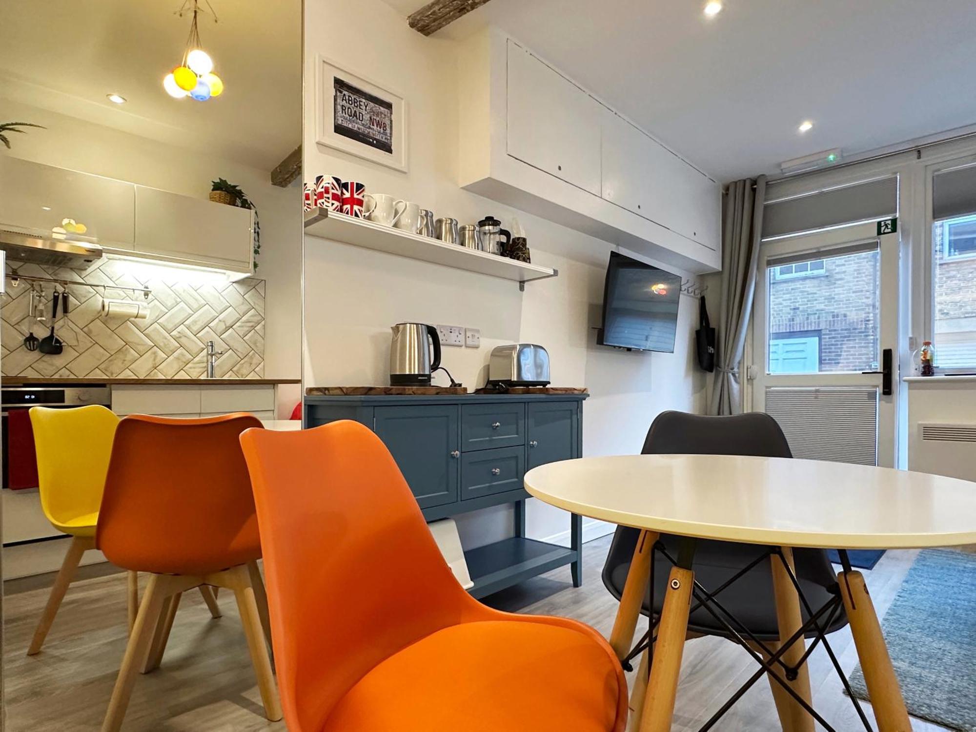 Kensington Studio Hosted By Airoperate Near Notting Hill - 1 Double Bed , 1 Sofa Bed, Ground Floor Apartment Via Private Entrance London Eksteriør bilde